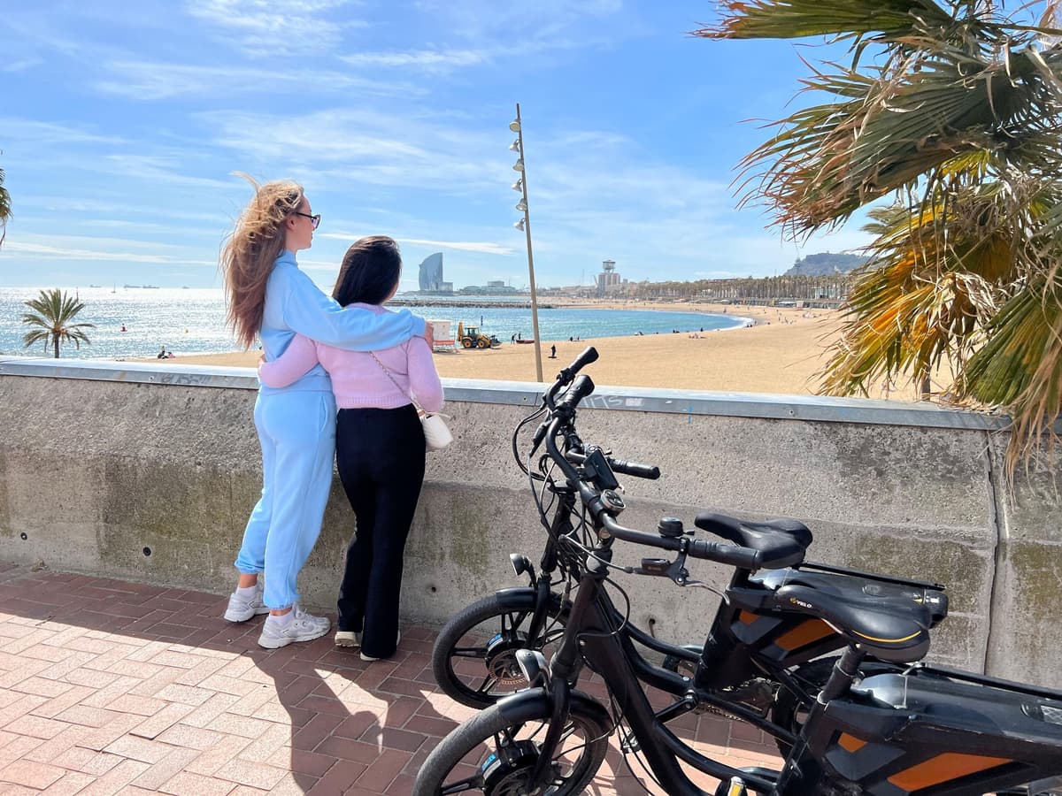 Barcelona: Excursión guiada de 3 horas en bicicleta eléctrica por la montaña de Montjuic