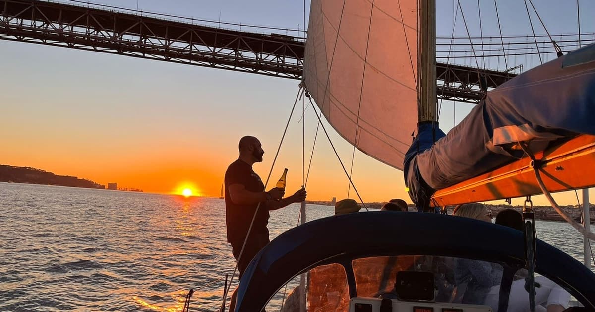 Lisbon: Sailboat Sunset Tour with a Drink