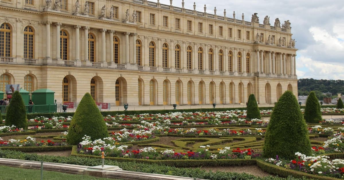 Versailles: Garden Private Guided Tour & Palace Entry Ticket