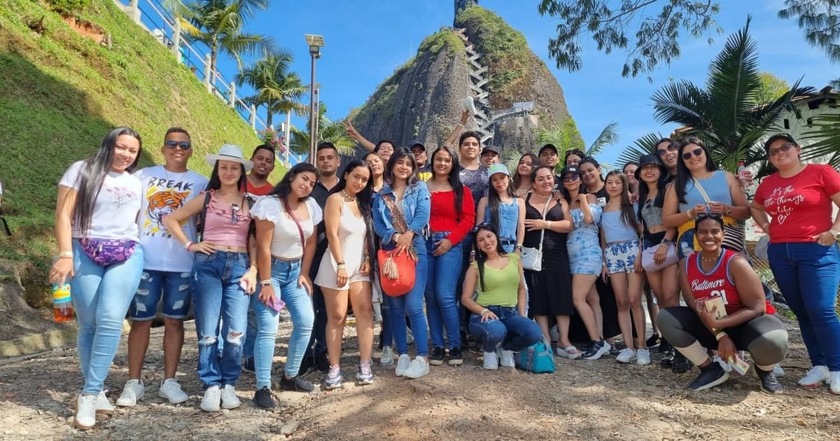 Tour Guatapé - Piedra del Peñol con salida desde Medellín