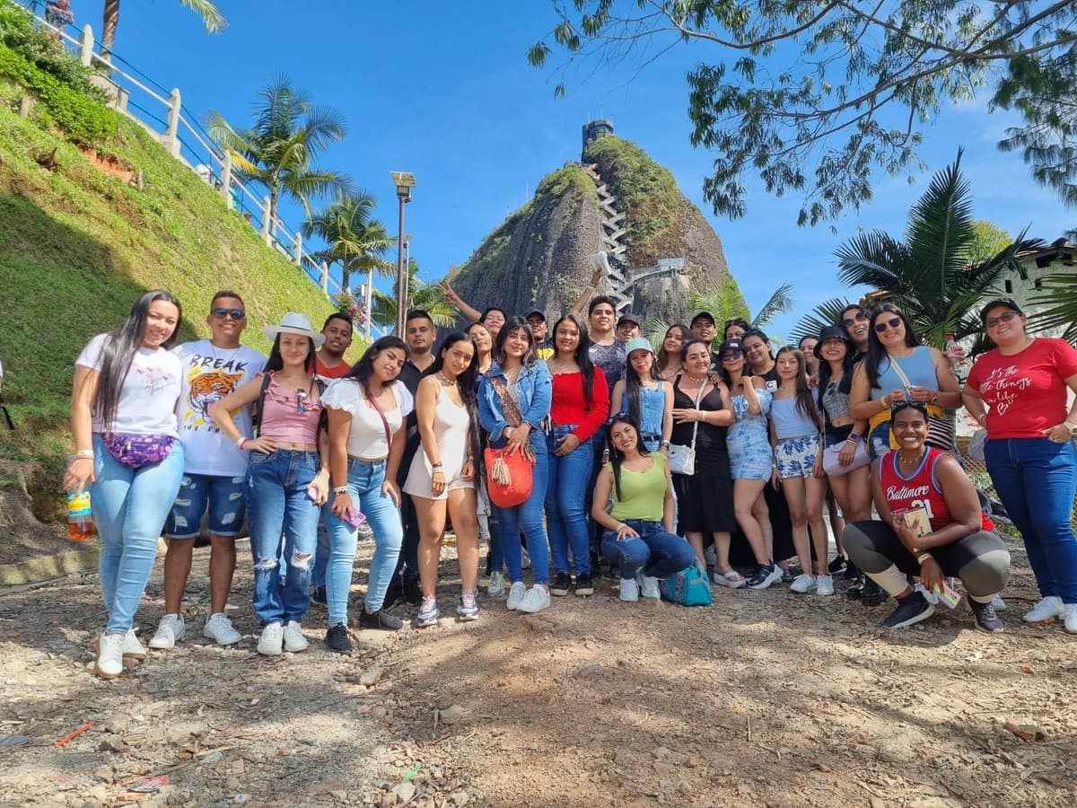 Tour Guatapé - Piedra del Peñol con salida desde Medellín