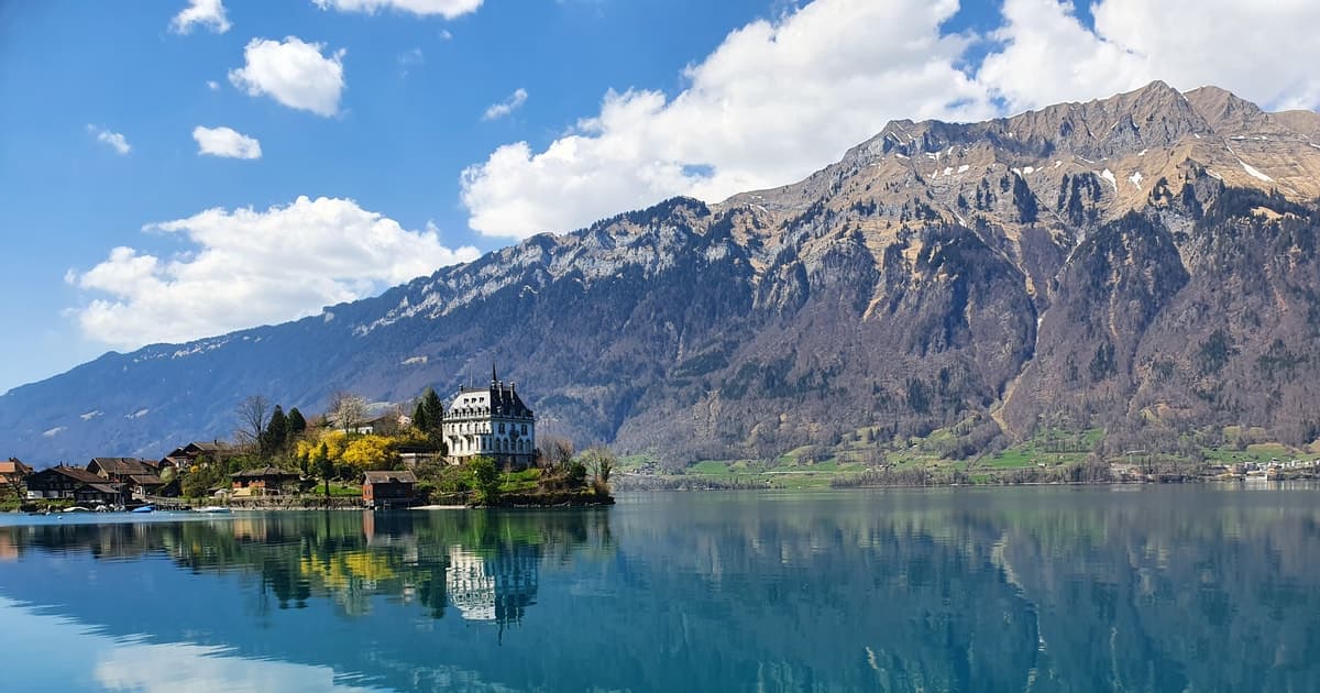 From Zurich: 7-Day Tour to Geneva with Tickets and Lodging