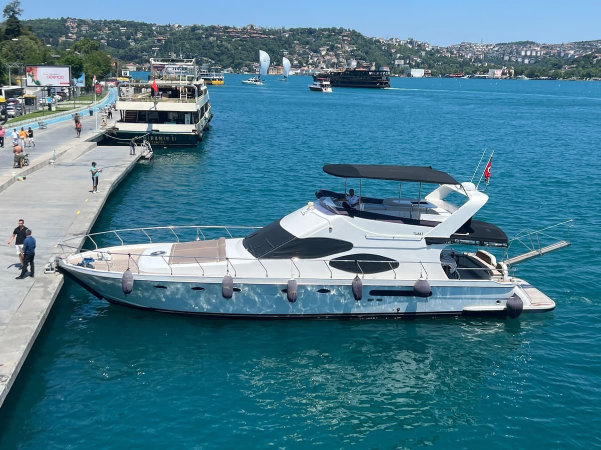 Estambul: Crucero privado en yate por el Estrecho del Bósforo