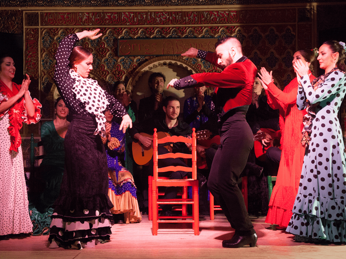 Madrid: Old Town Walking Tour and Flamenco Show