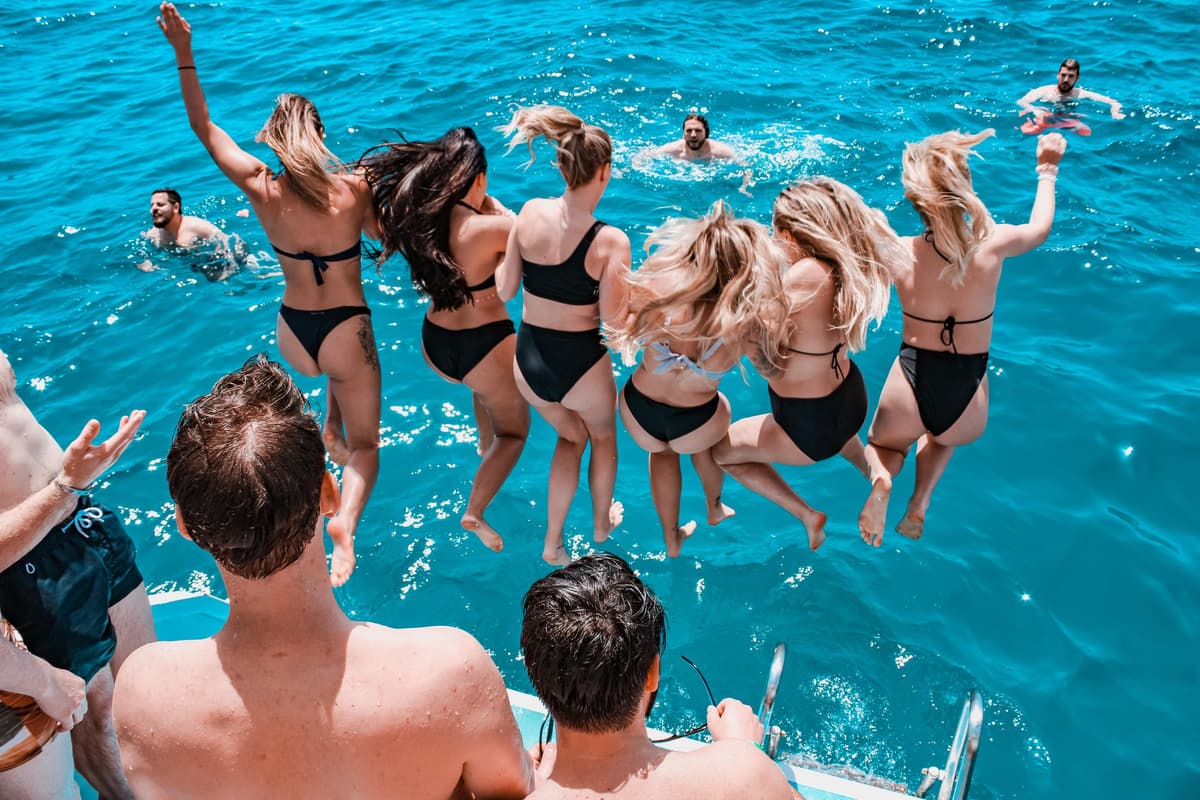 Mallorca: crucero por el mar solo para adultos con música, buffet y baño