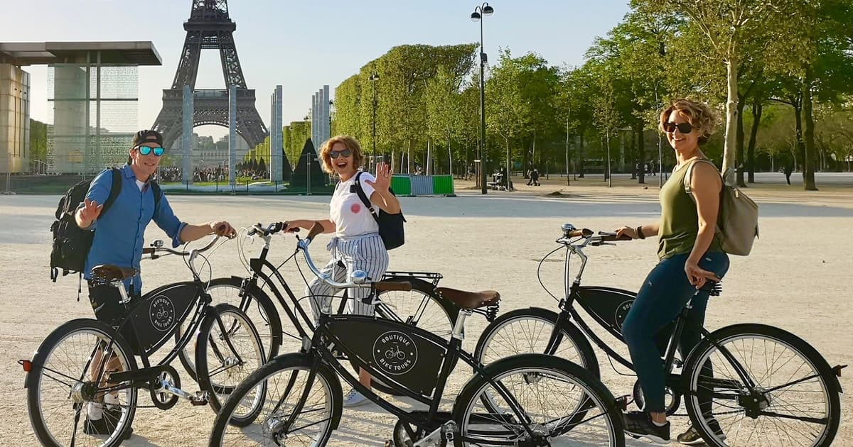 The Best of Paris: Small Group Bike Tour like a Local
