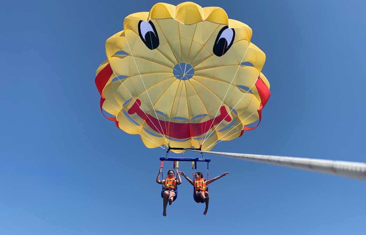 Barcelona: Parasailing Adventure Ride with Scenic Sea Views