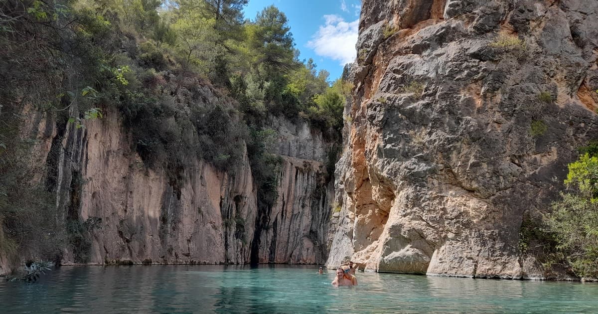 Valencia: ruta de senderismo por Montanejos y baño final