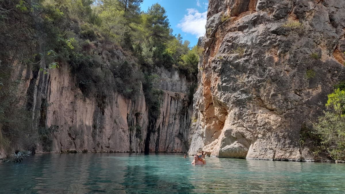 Valencia: ruta de senderismo por Montanejos y baño final