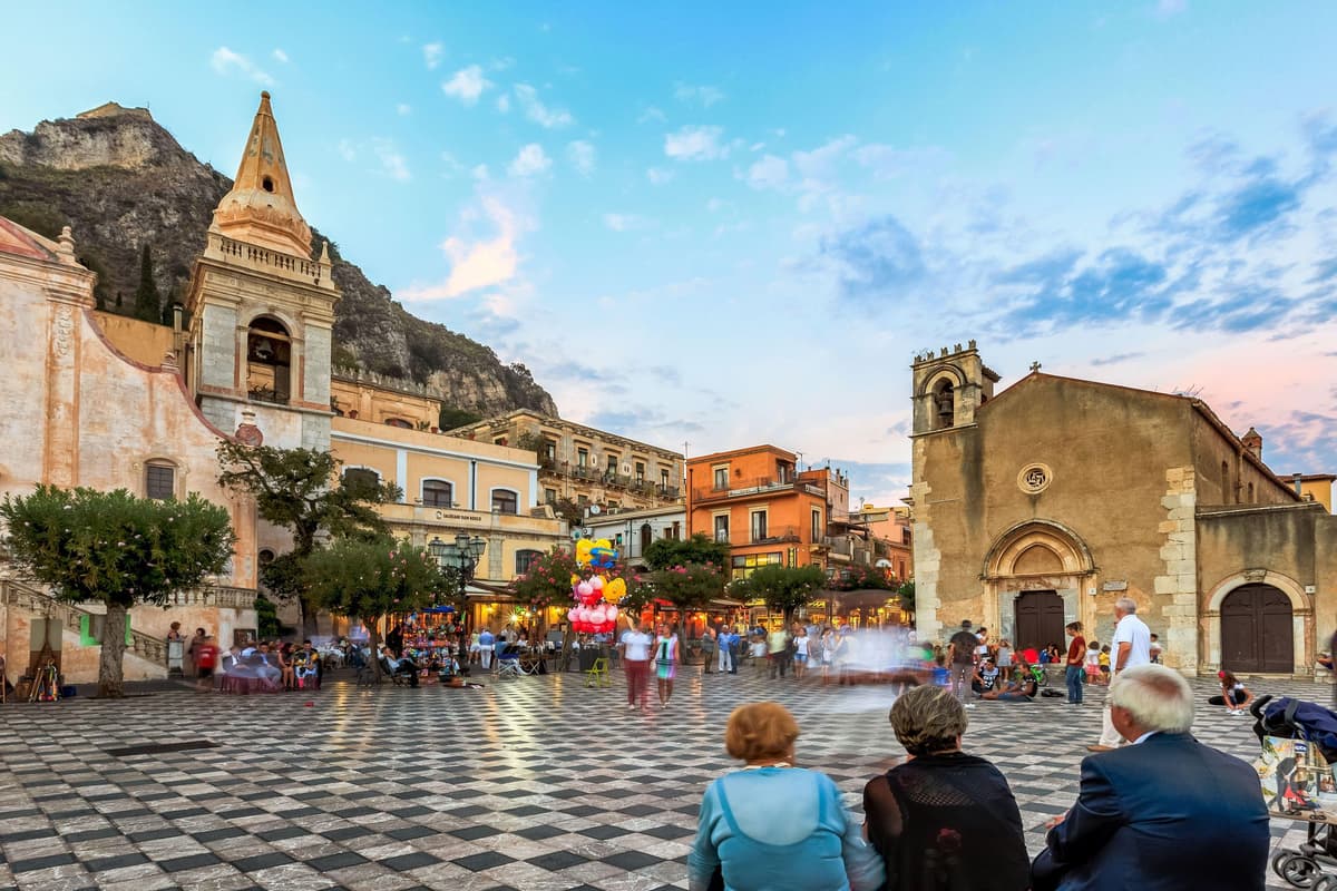Desde Catania: excursión de un día a Taormina, Isola Bella y Castelmola