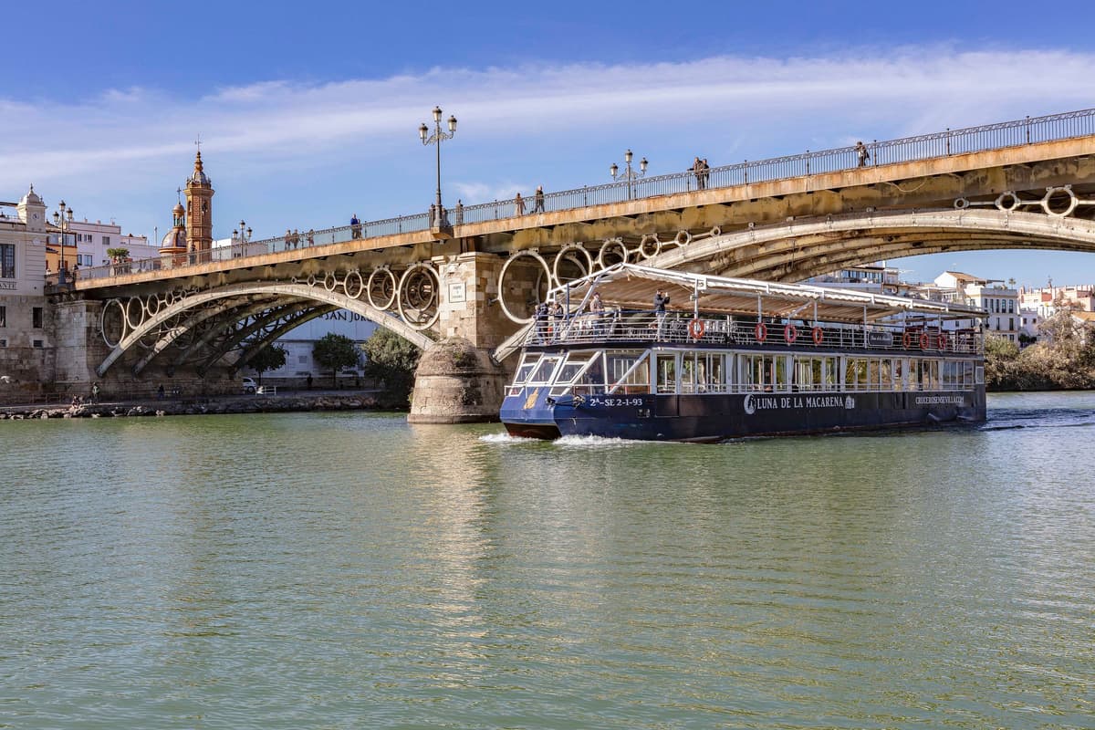 Sevilla: Hop-On Hop-Off y Visitas a pie, Crucero y Flamenco