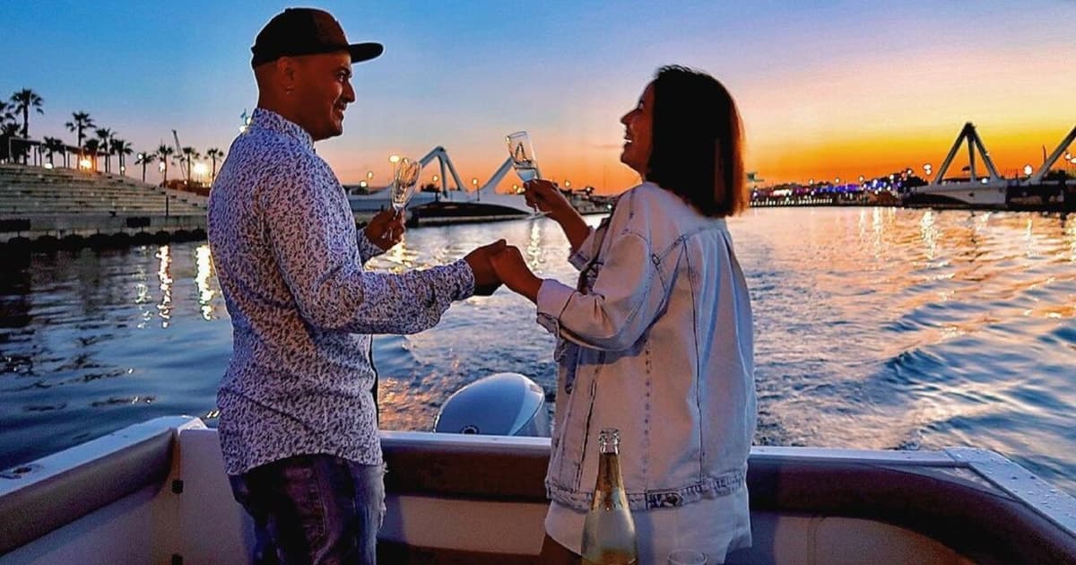 Valencia: Exclusivo Crucero al Atardecer con Bebida