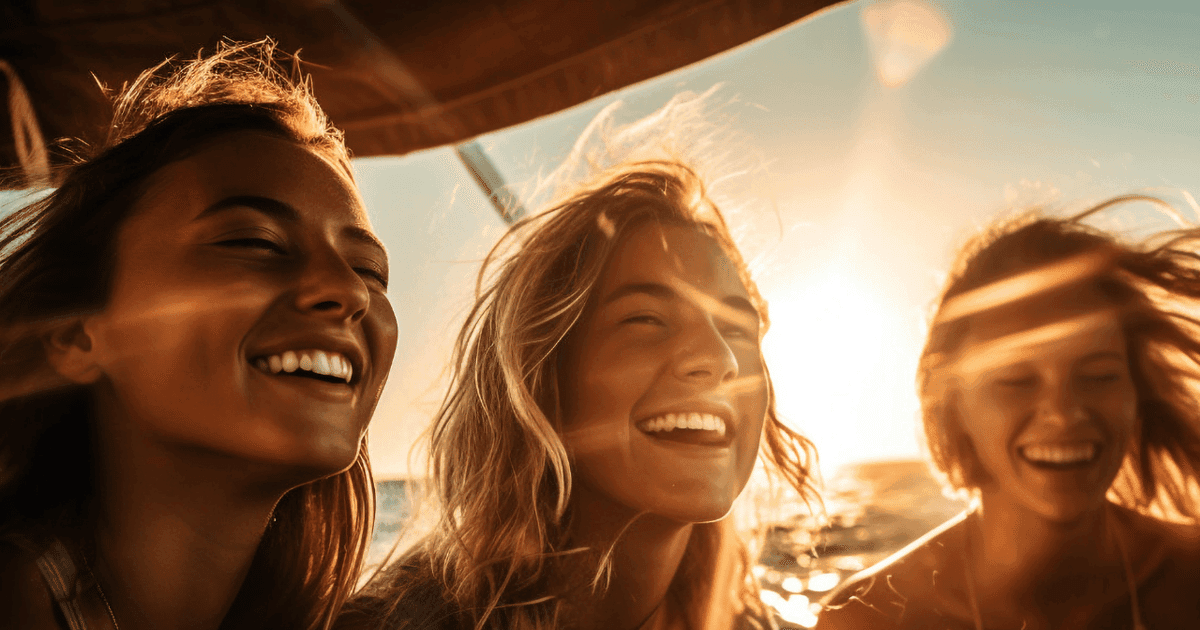 Lisbon: Sunset Boat Party Cruise with DJ and Open Bar