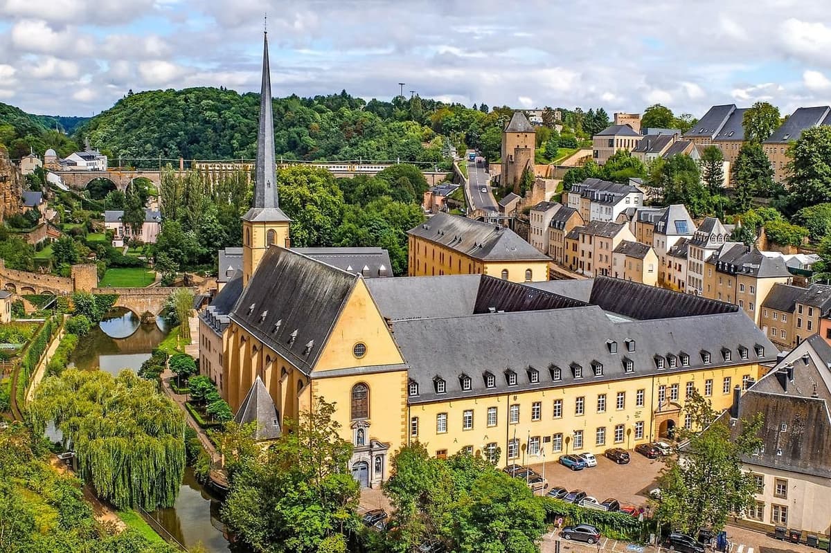 Desde Bruselas: Excursión de un día con guía a Dinant y Luxemburgo