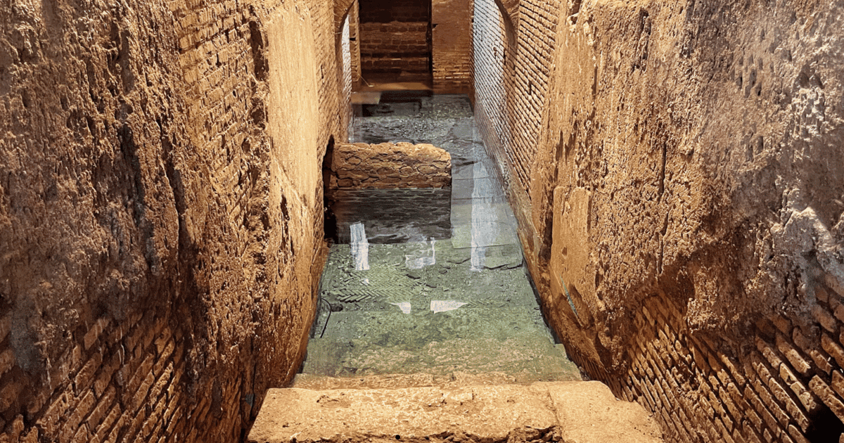 Rome: Trevi Fountain Underground Small Group Tour