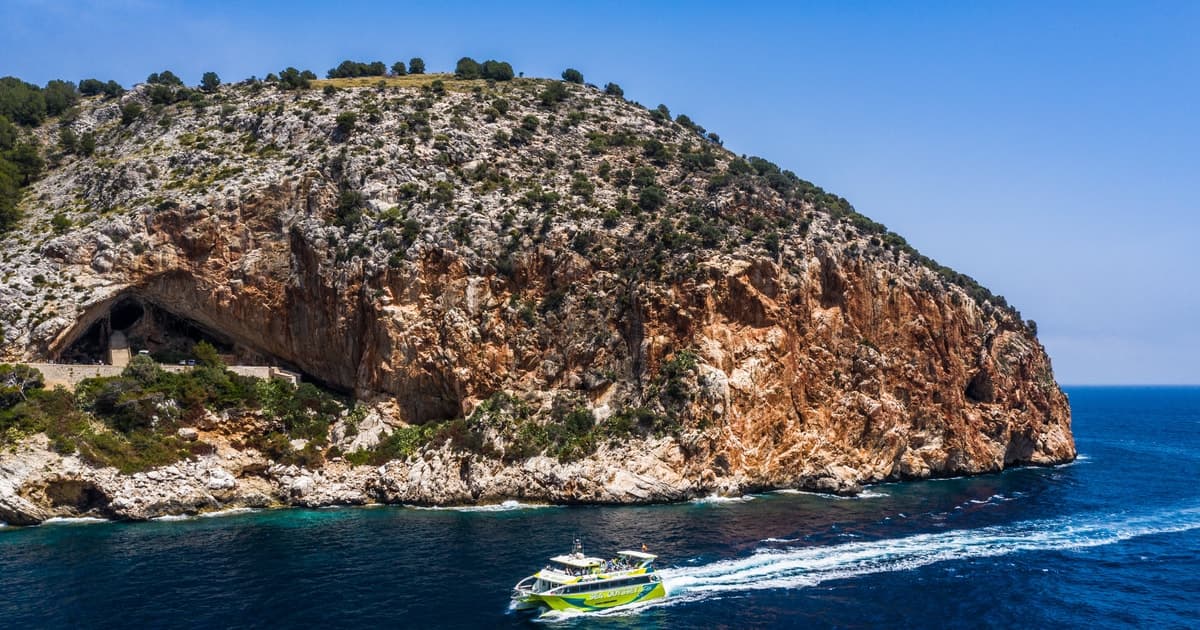 Desde Cala Bona: Excursión en barco con fondo de cristal por la costa este