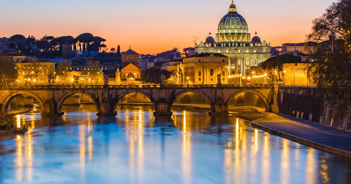 Roma: tour panorámico nocturno en autobús descapotable