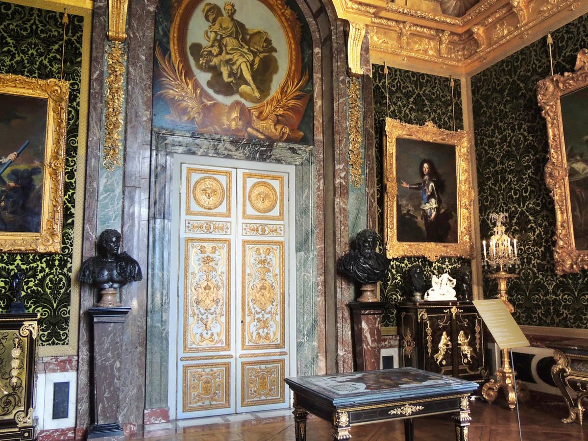 Versailles Palace: Skip-the-Line Exclusive Tour