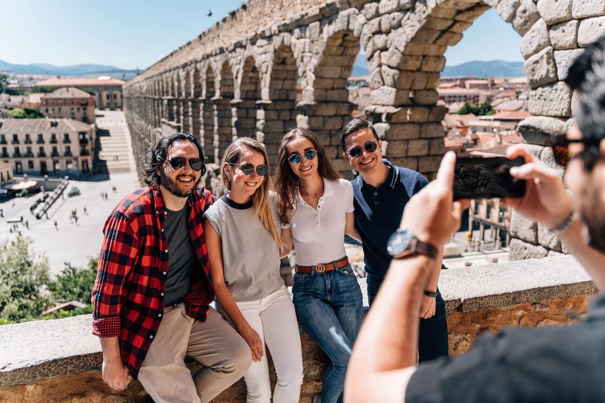 Visita guiada privada a Segovia y el Alcázar con AVE