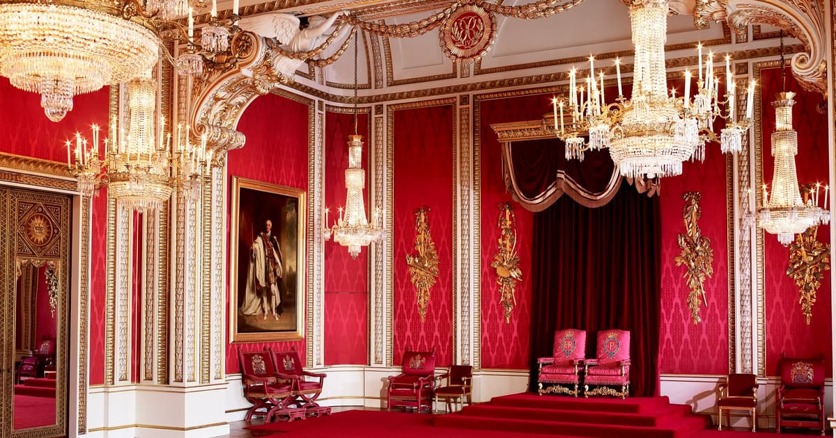 London: Buckingham Palace Tickets with Royal Walking Tour