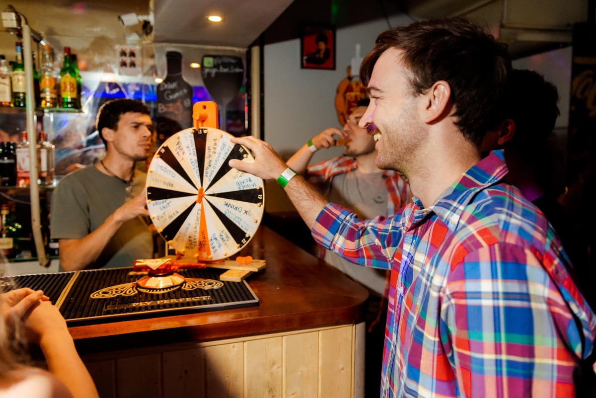 Lisbon Legendary Pubcrawl: 1h OpenBar, Shots, VIP Club Entry