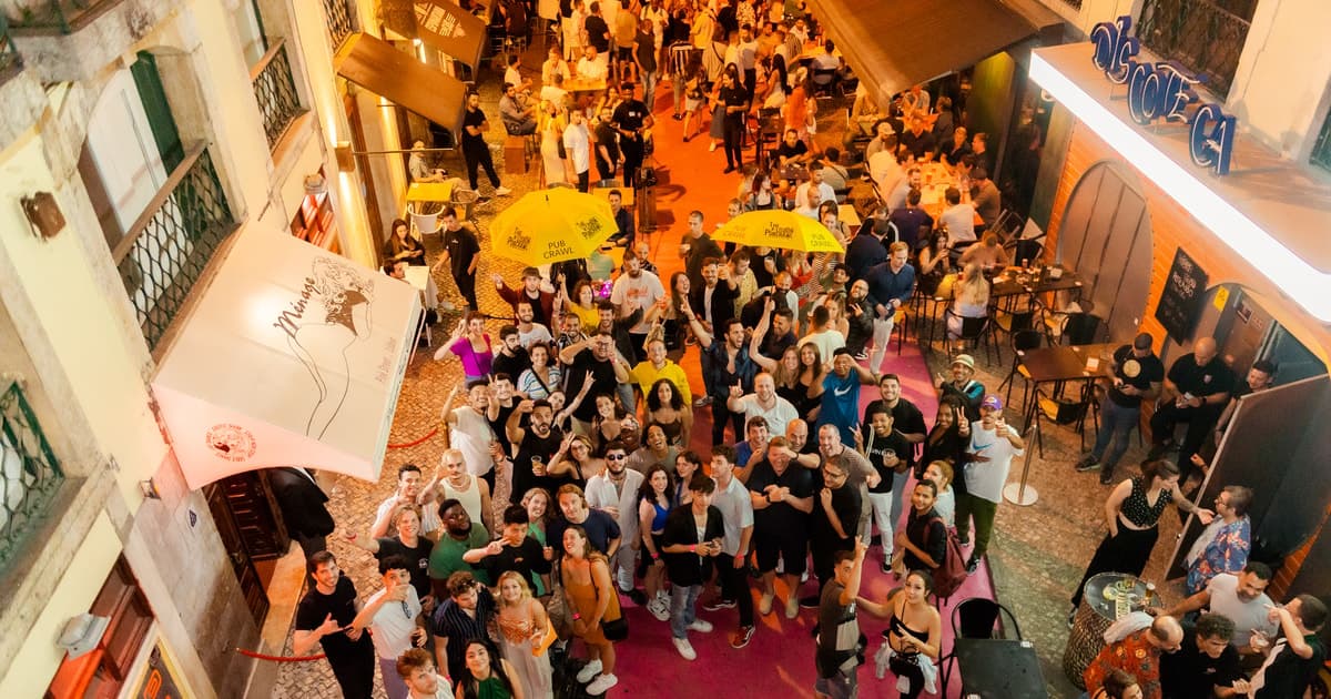 Lisbon PinkStreet Pubcrawl: 1hOpen Bar, Shots,VIP Club Entry
