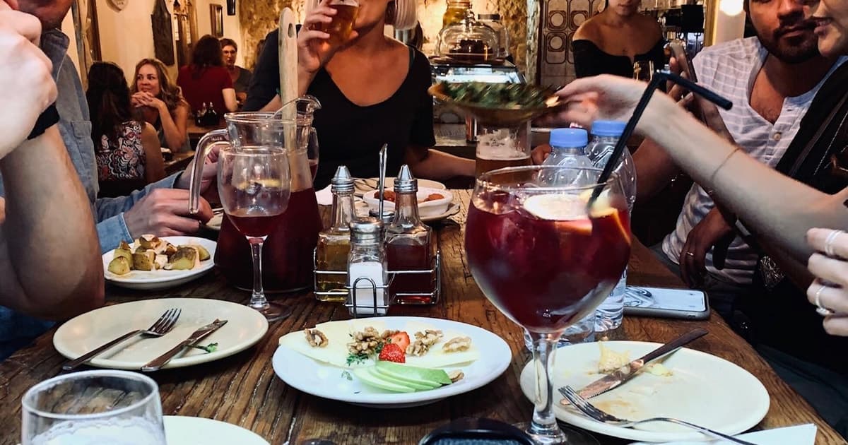 Sightseeing Barcelona by Bike, Photo-shooting & Tapas