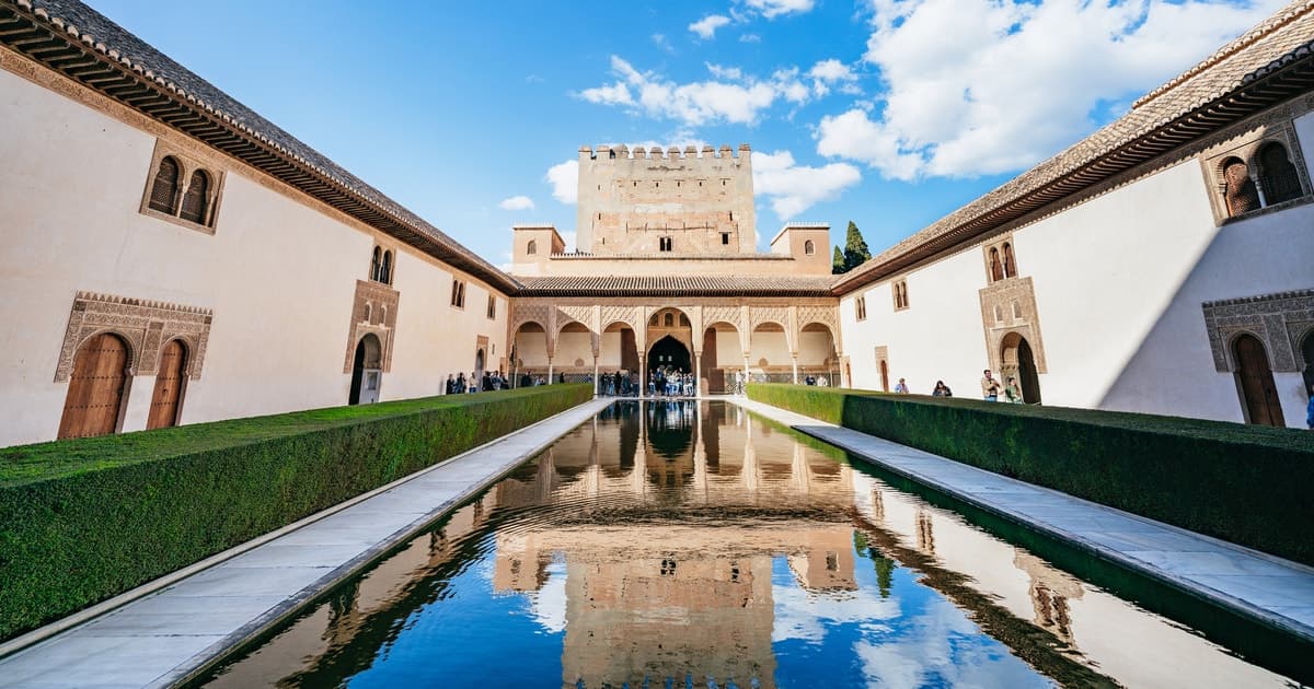 Granada: tour guiado por la Alhambra con Palacios Nazaríes y jardines