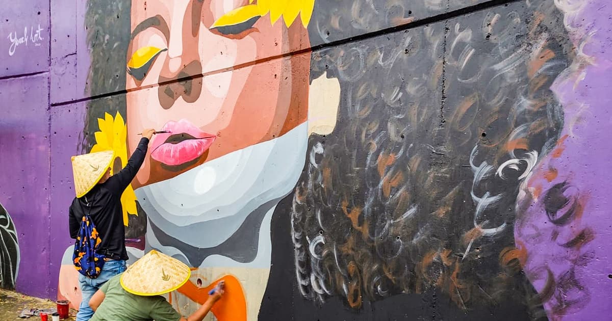 Medellín: tour de grafitis por la Comuna 13, teleférico y comida callejera