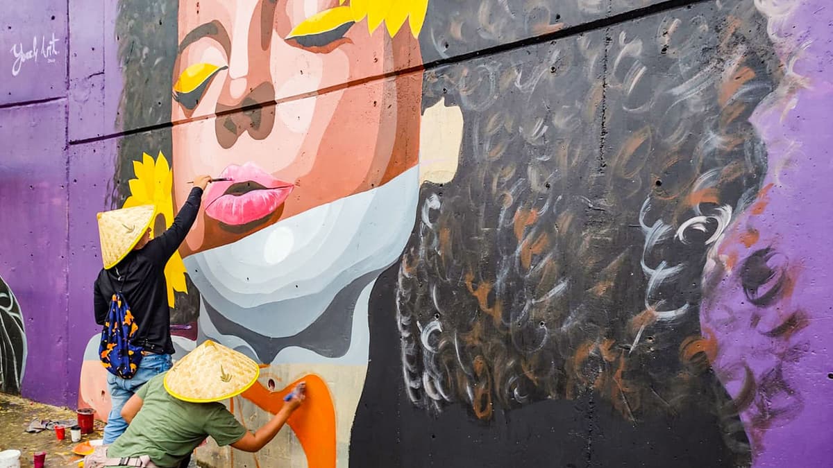 Medellín: tour de grafitis por la Comuna 13, teleférico y comida callejera