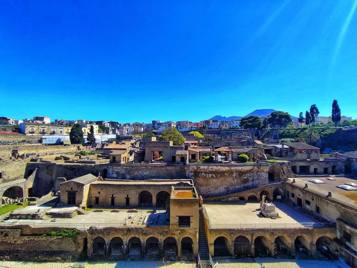 Sorrento: Pompeii & Herculaneum Day Trip Entry and Lunch