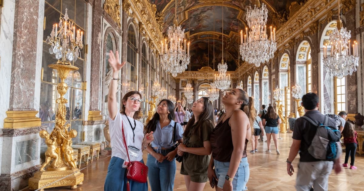 Skip-the-Line Versailles Palace & Garden Tour with Transport