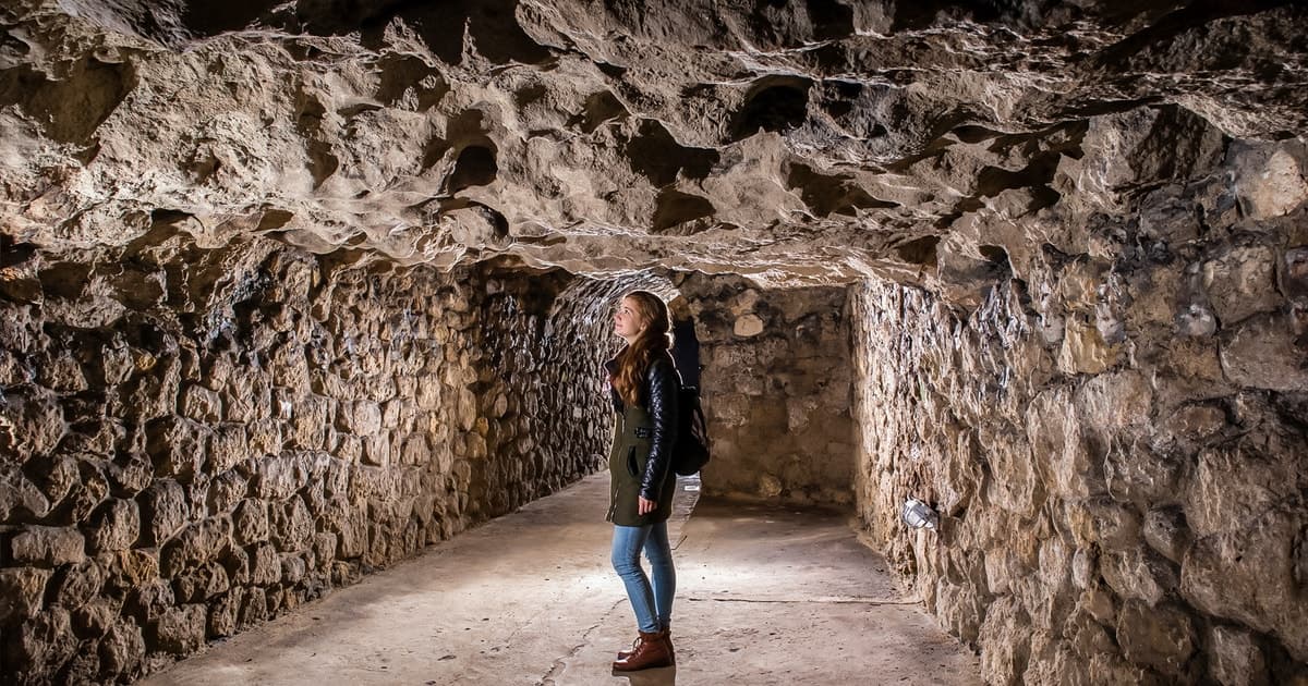 Budapest: Buda Castle Cave Tour