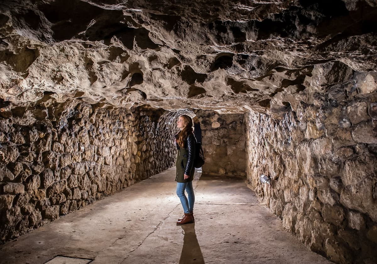 Budapest: Buda Castle Cave Tour