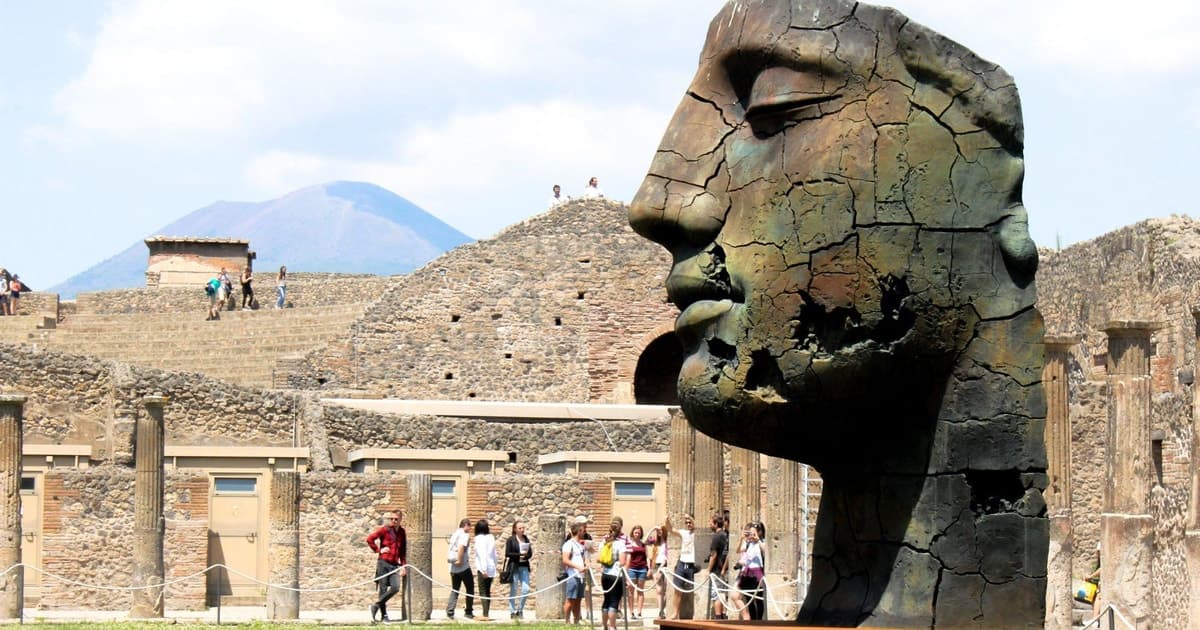 Sorrento: Pompeii and Vesuvius Day Trip with Entry and Lunch