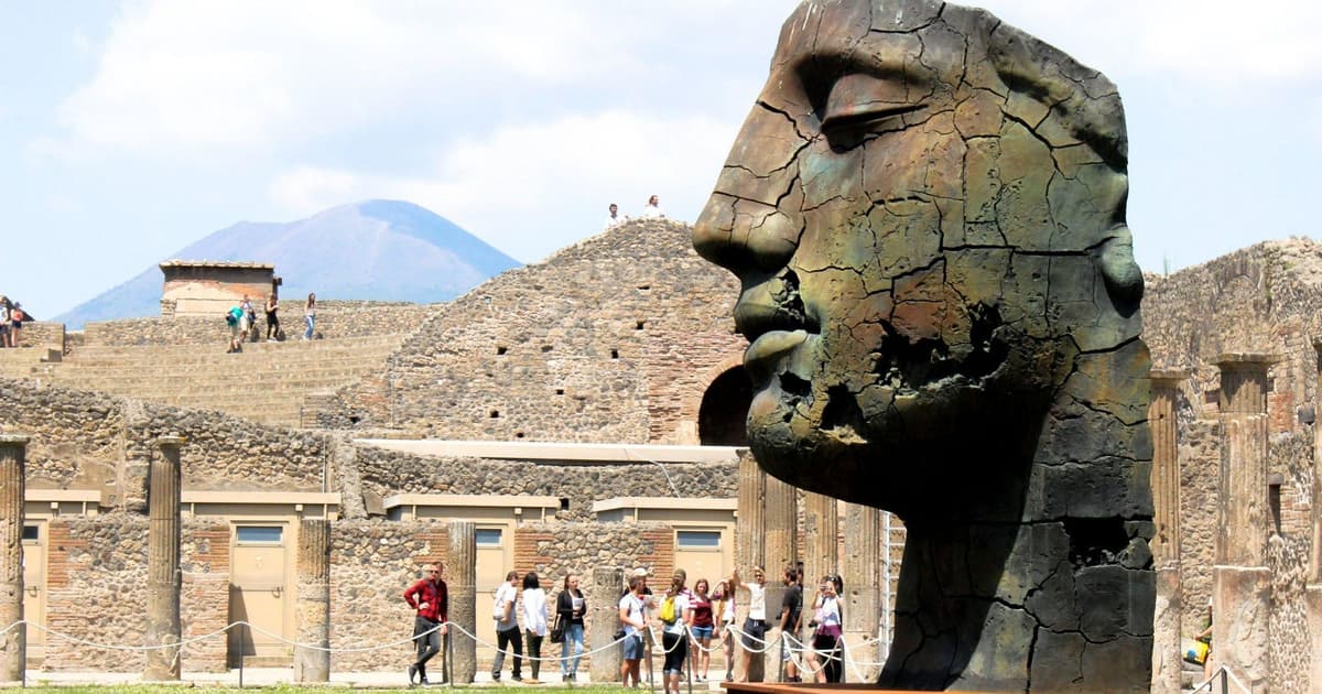 Sorrento: Pompeii and Vesuvius Day Trip with Entry and Lunch