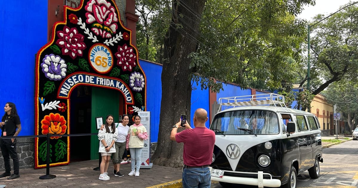 Coyoacán y Xochimilco: bus VW, barco y brunch (familia)