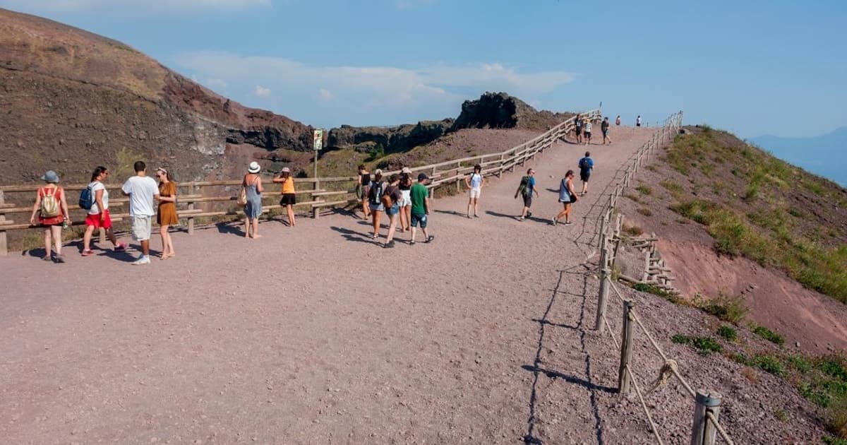 Naples: Round Trip for the Vesuvio Park