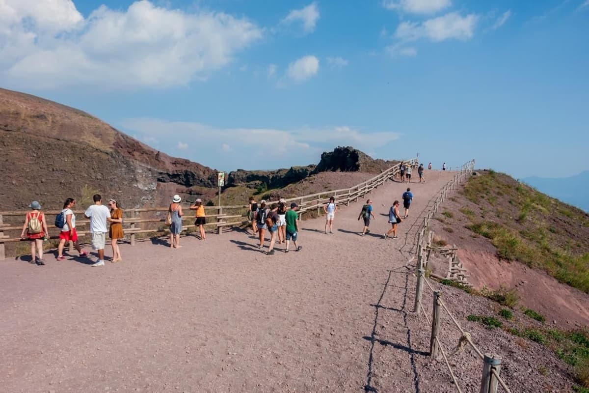 Naples: Round Trip for the Vesuvio Park