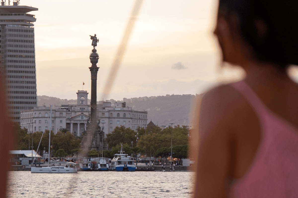 Paseo en velero por Barcelona