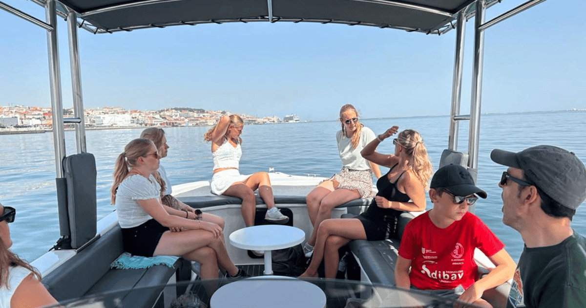 Lisbon: City Boat Cruise Daytime/Sunset/Night with Champagne