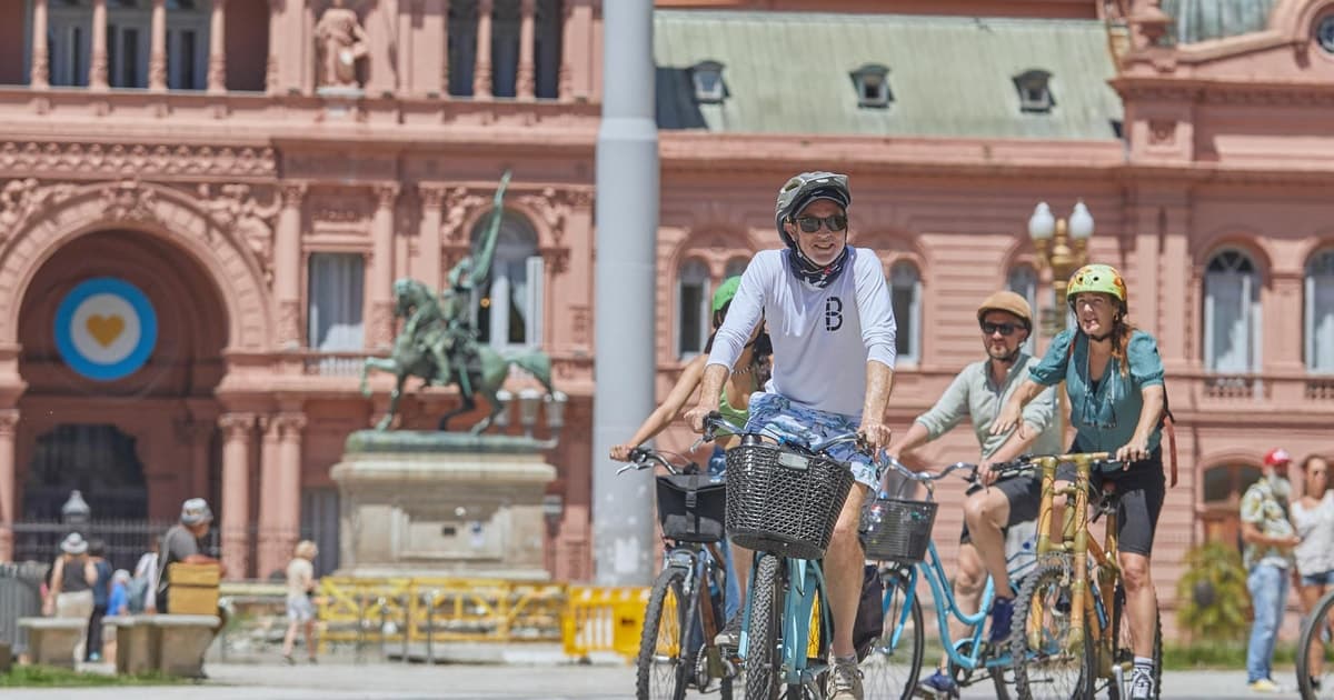 Tour en bici por el sur en grupos pequeños: San Telmo, La Boca y Puerto Madero