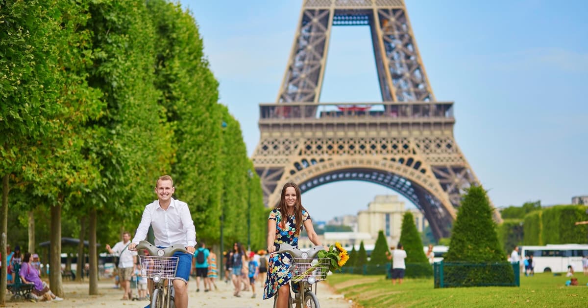 Bike Tour of Paris Old Town, Top Attractions and Nature