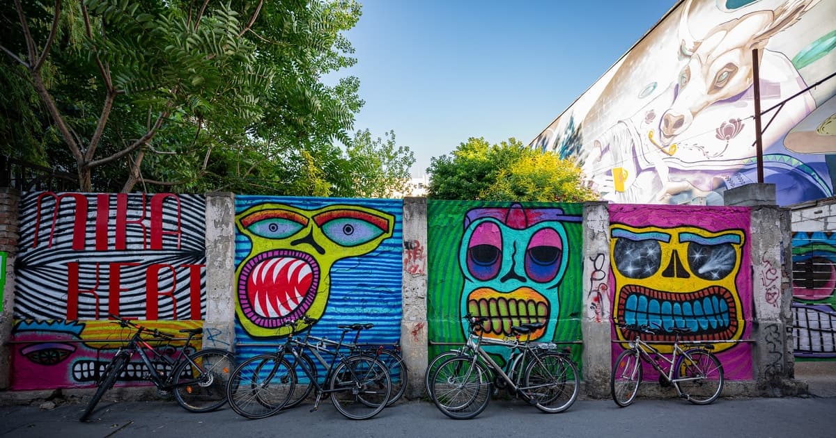 Ruin Bars Private Tour (Culture, history, and drinks)