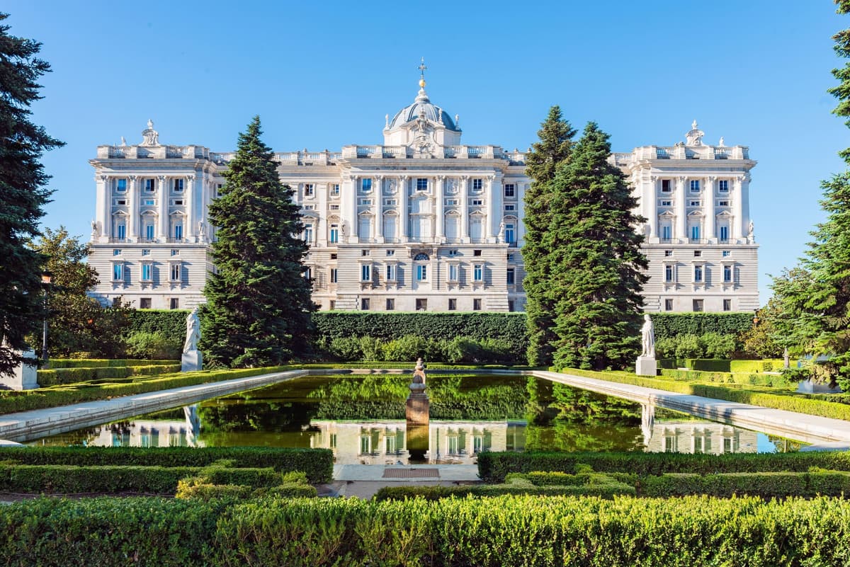 Madrid: Small-Group Royal Palace Guided Tour (Up to 8)