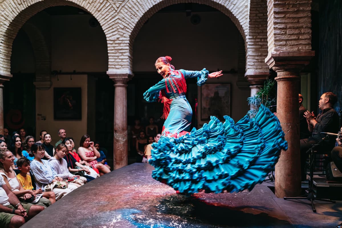 Sevilla: Espectáculo Puro Flamenco con entrada opcional al Museo