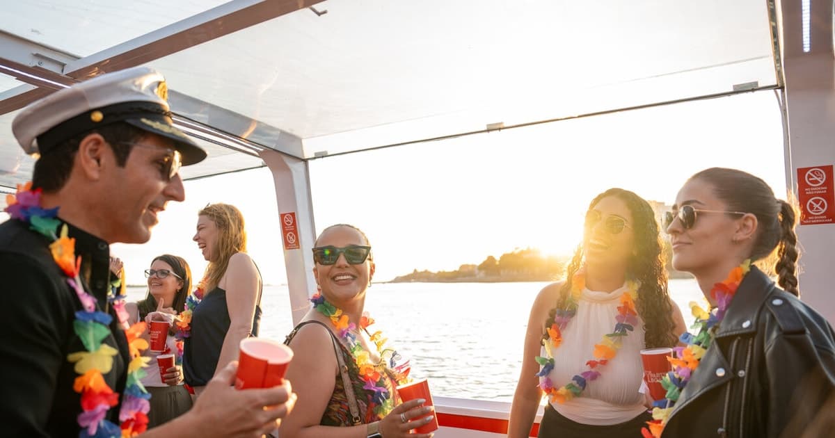 Porto: Douro River Party Boat with Sunset Option & 6 Bridges
