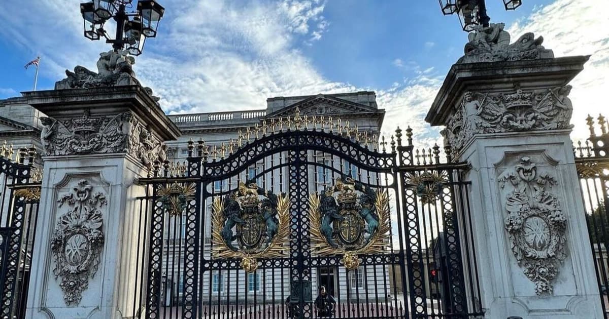 London: Buckingham Palace & Westminster Guided Walking Tour