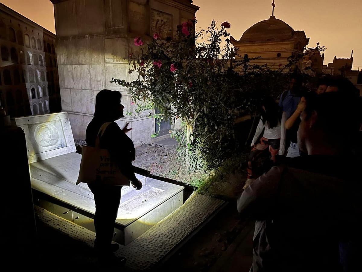 Lima: Cementerio del Terror - Presbítero Maestro - Tour nocturno