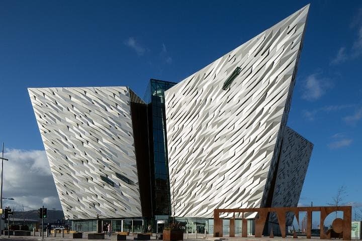 Tour por la Calzada del Gigante con Titanic Experience Ticket desde Belfast